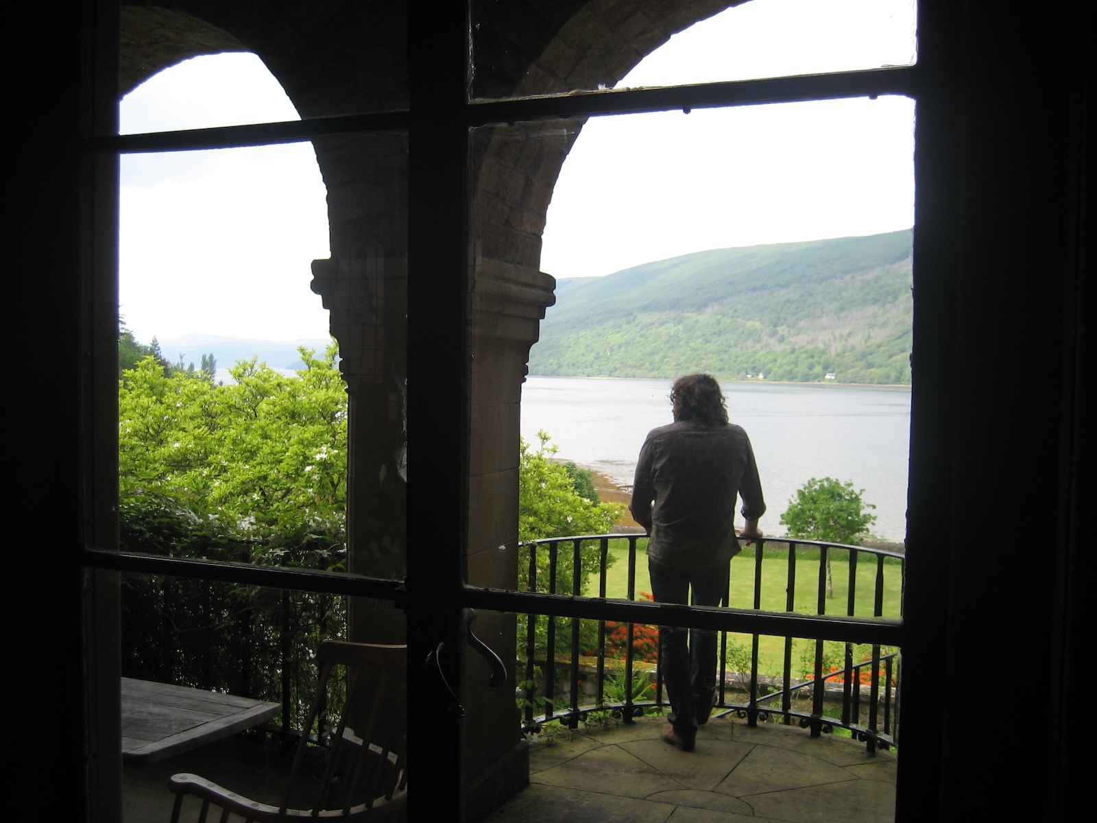 Mackintosh IMG 1770 Greg on balcony